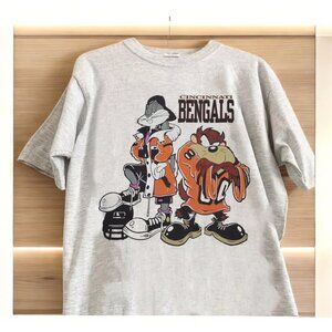 Cincinnati Bengals NFL Football Warner Bros Looney Tunes T-shirt